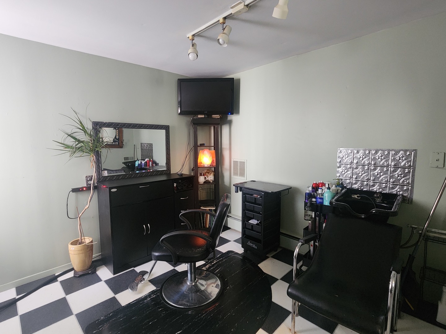 18028 Burnham Avenue, Lansing, IL 60438