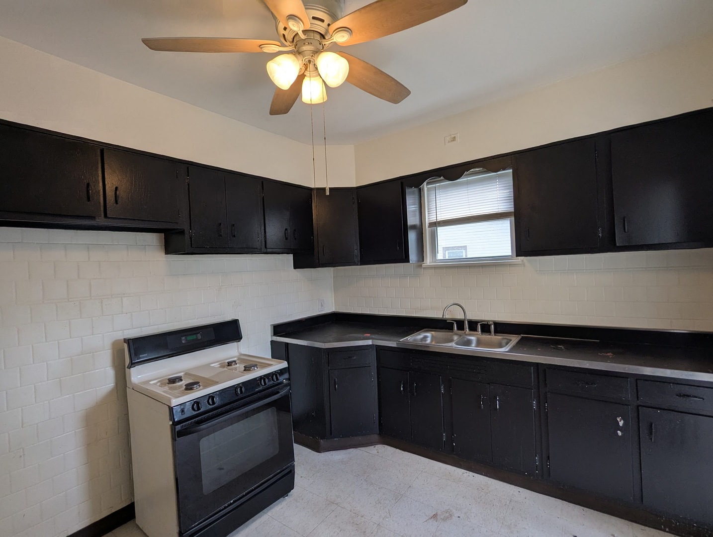 10734 S Prairie Avenue, Chicago, IL 60628