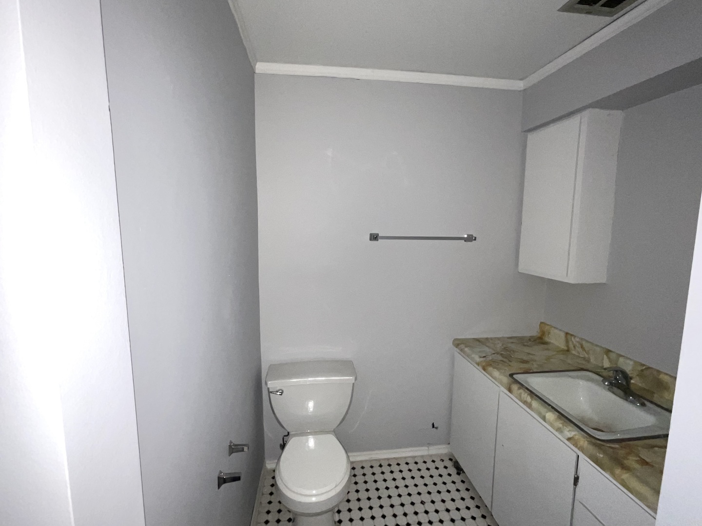 5488 S Everett Avenue #2, Chicago, IL 60615