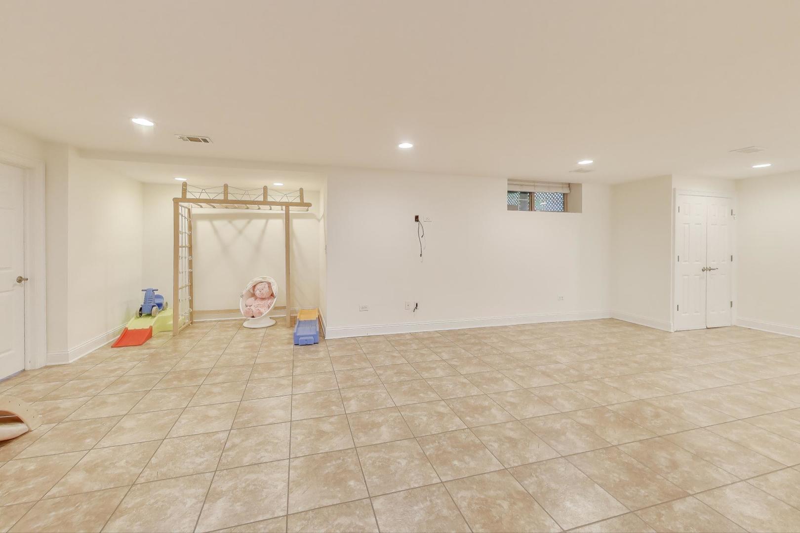 331 S Park Street, Westmont, IL 60559