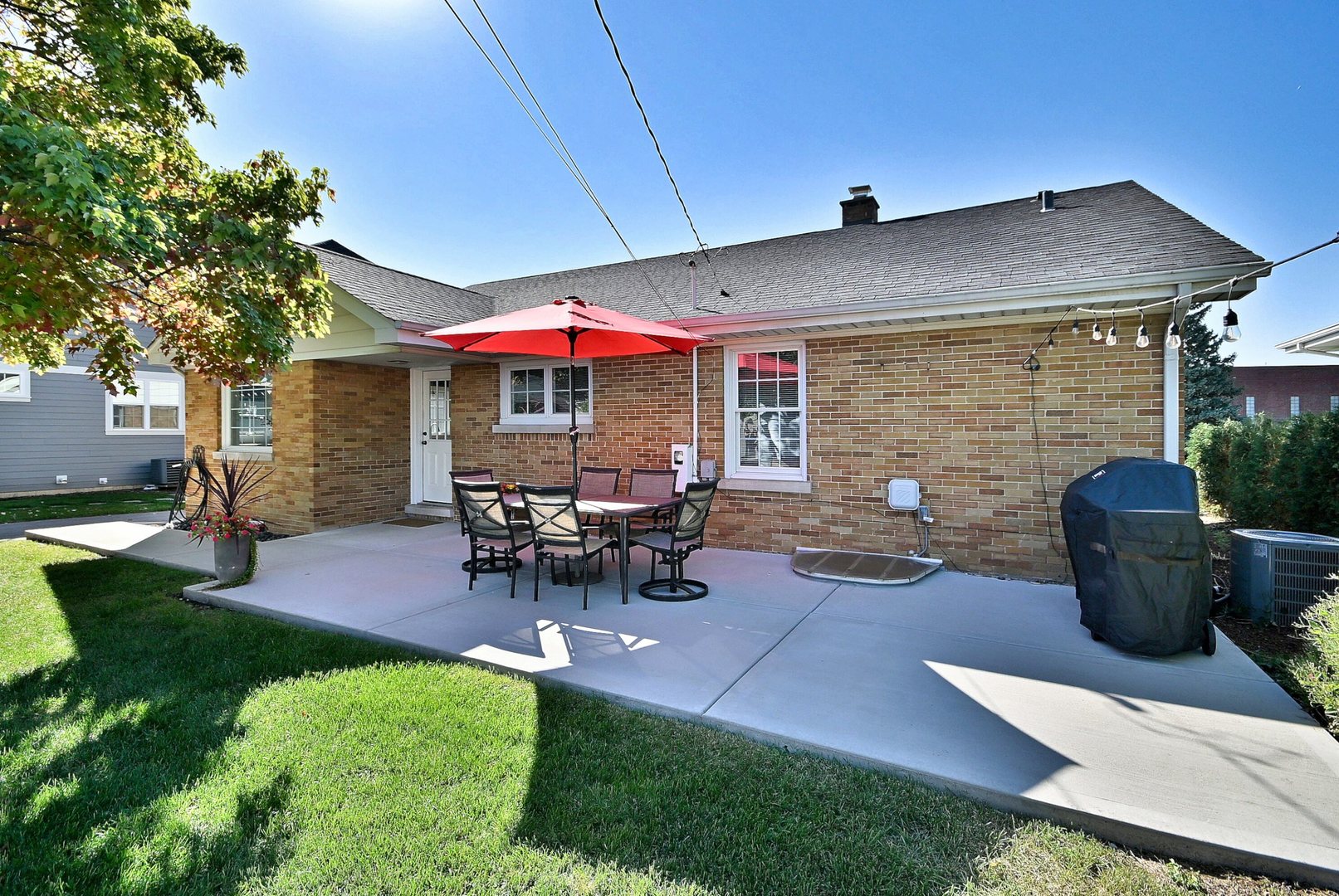 827 S Kearsage Avenue, Elmhurst, IL 60126