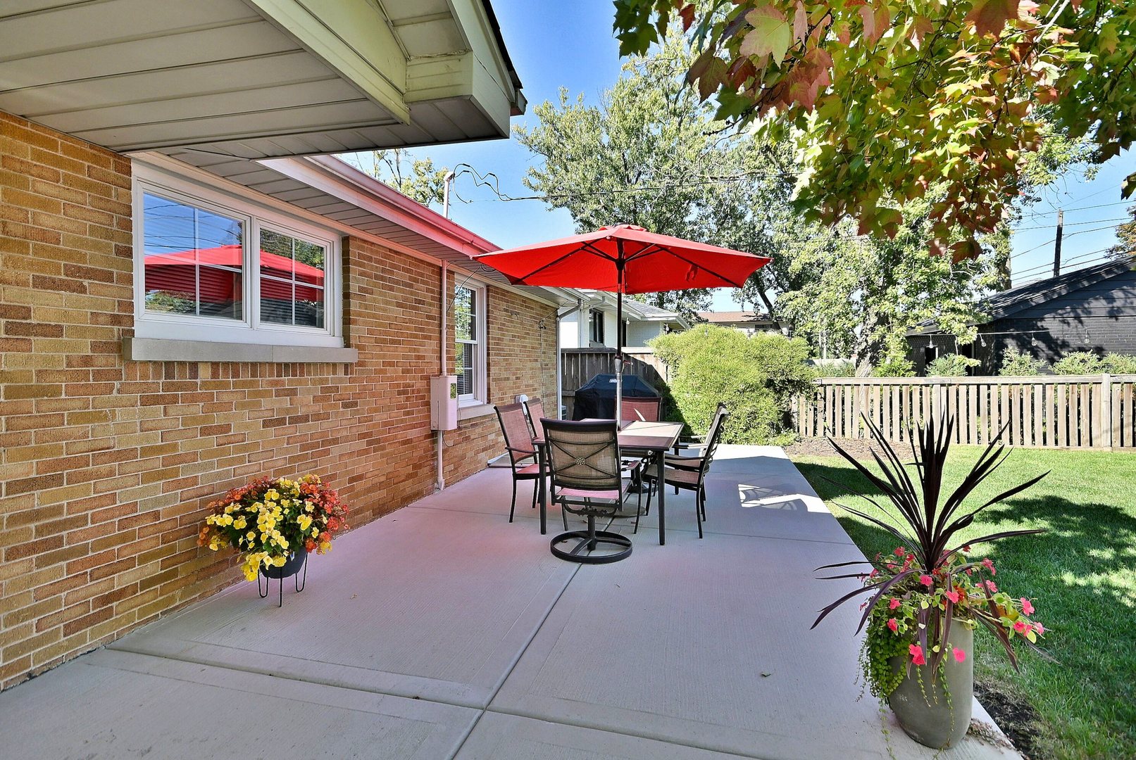 827 S Kearsage Avenue, Elmhurst, IL 60126