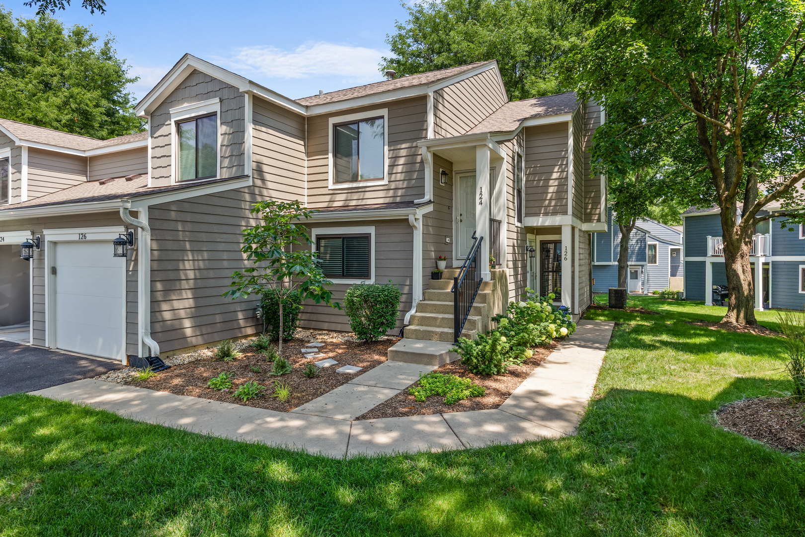 126 Manchester Court, Schaumburg, IL 60193