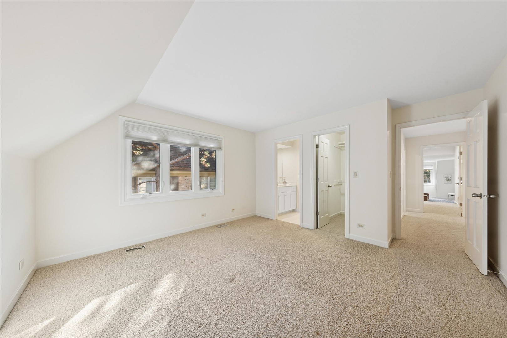 2 Tartan Lakes Circle, Westmont, IL 60559