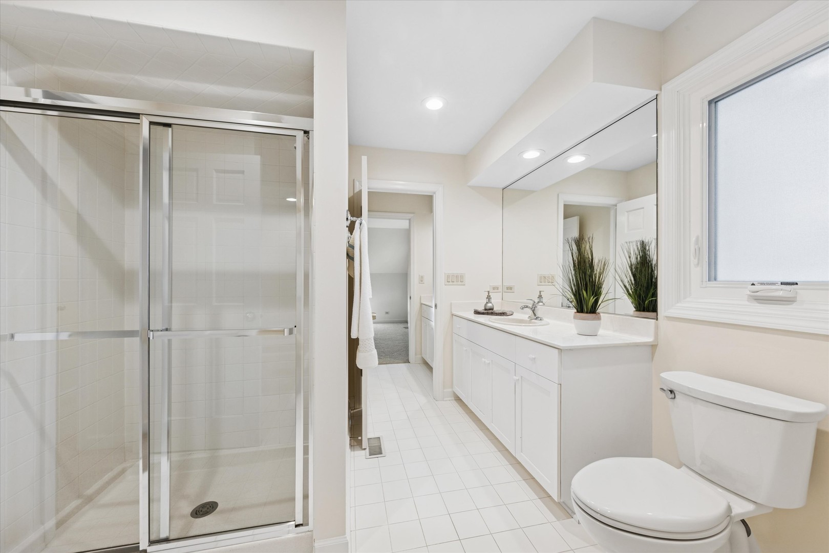 2 Tartan Lakes Circle, Westmont, IL 60559