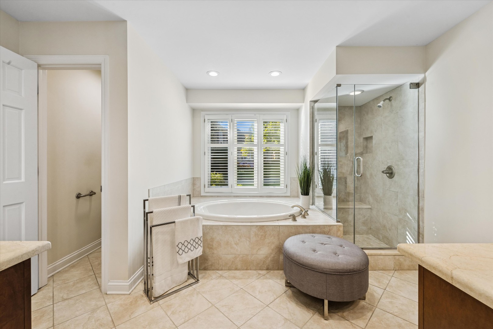 2 Tartan Lakes Circle, Westmont, IL 60559