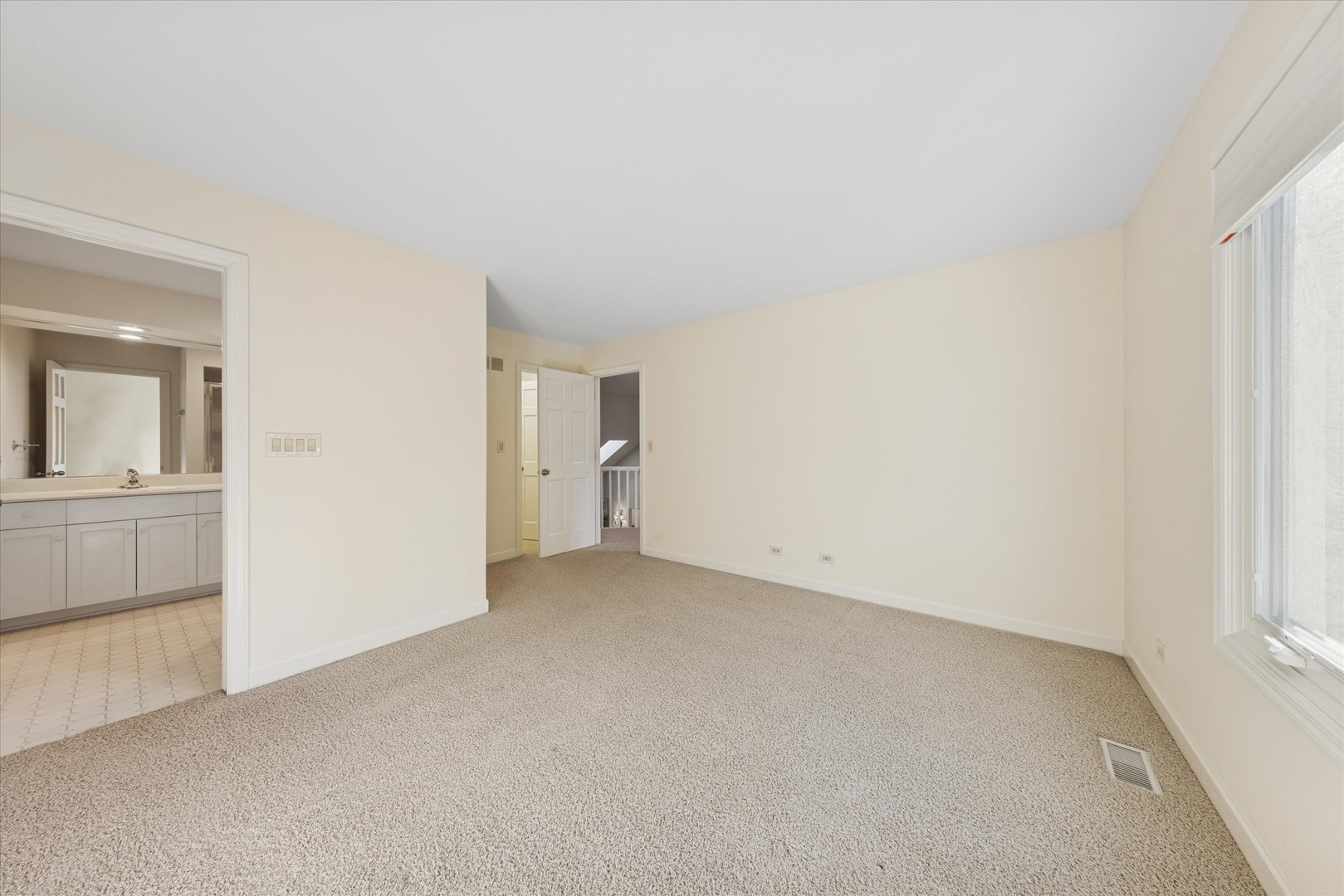 2 Tartan Lakes Circle, Westmont, IL 60559