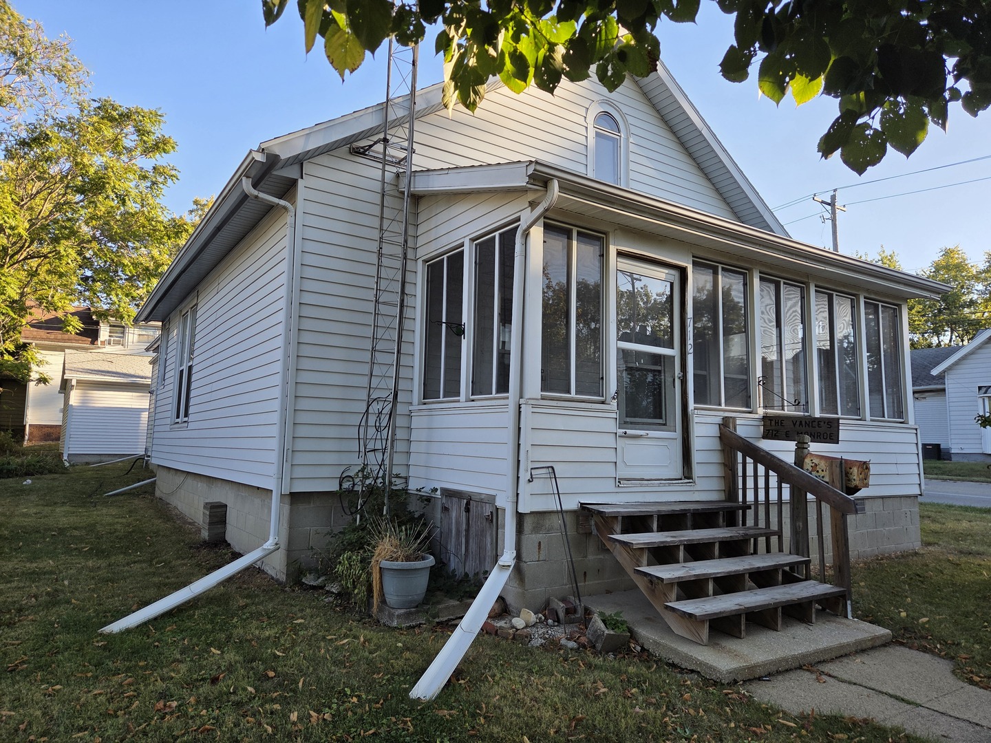 712 E Monroe Street, Bloomington, IL 61701