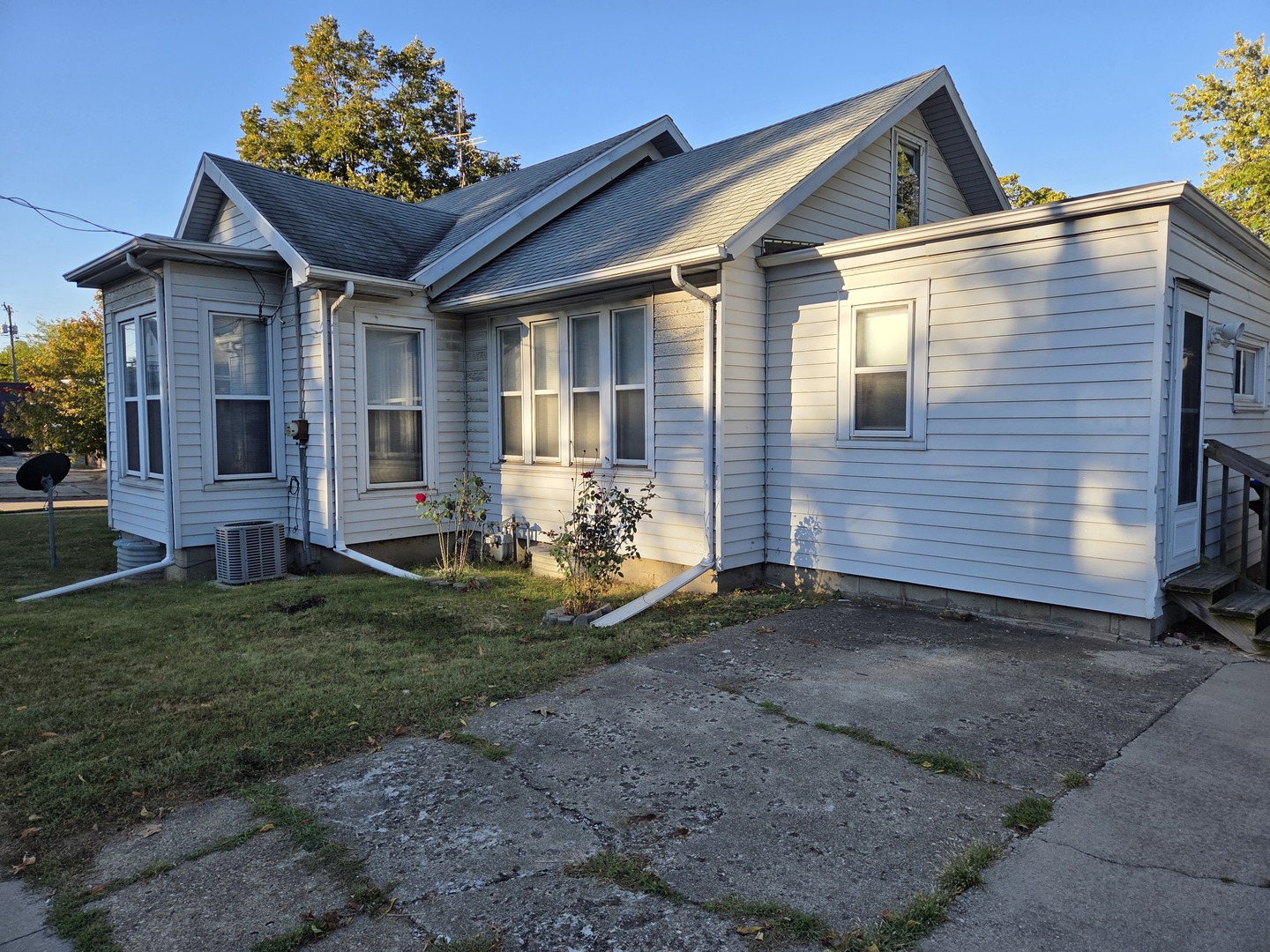 712 E Monroe Street, Bloomington, IL 61701