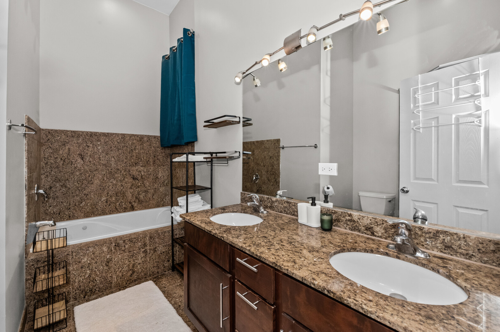2421 W Warren Boulevard #3, Chicago, IL 60612