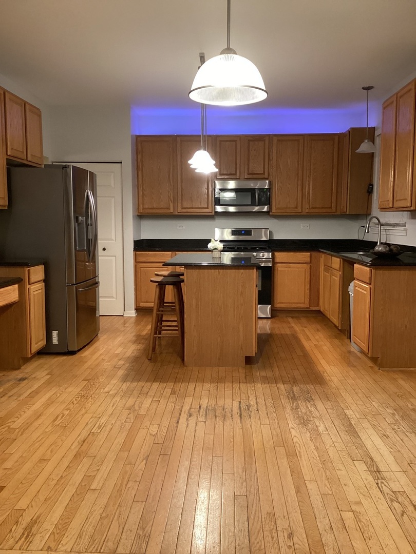 709 Winterberry Drive, Joliet, IL 60431