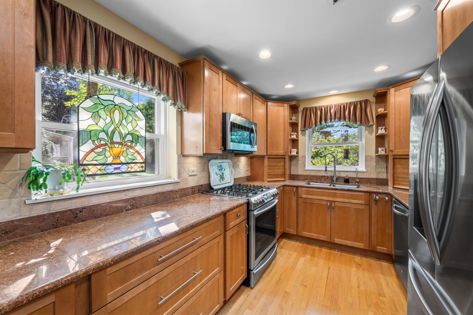 208 Biltmore Drive, North Barrington, IL 60010
