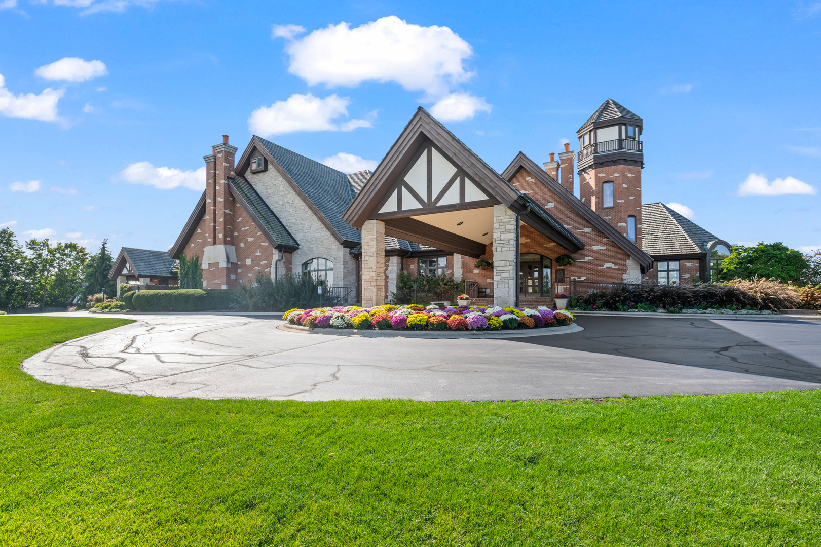 208 Biltmore Drive, North Barrington, IL 60010