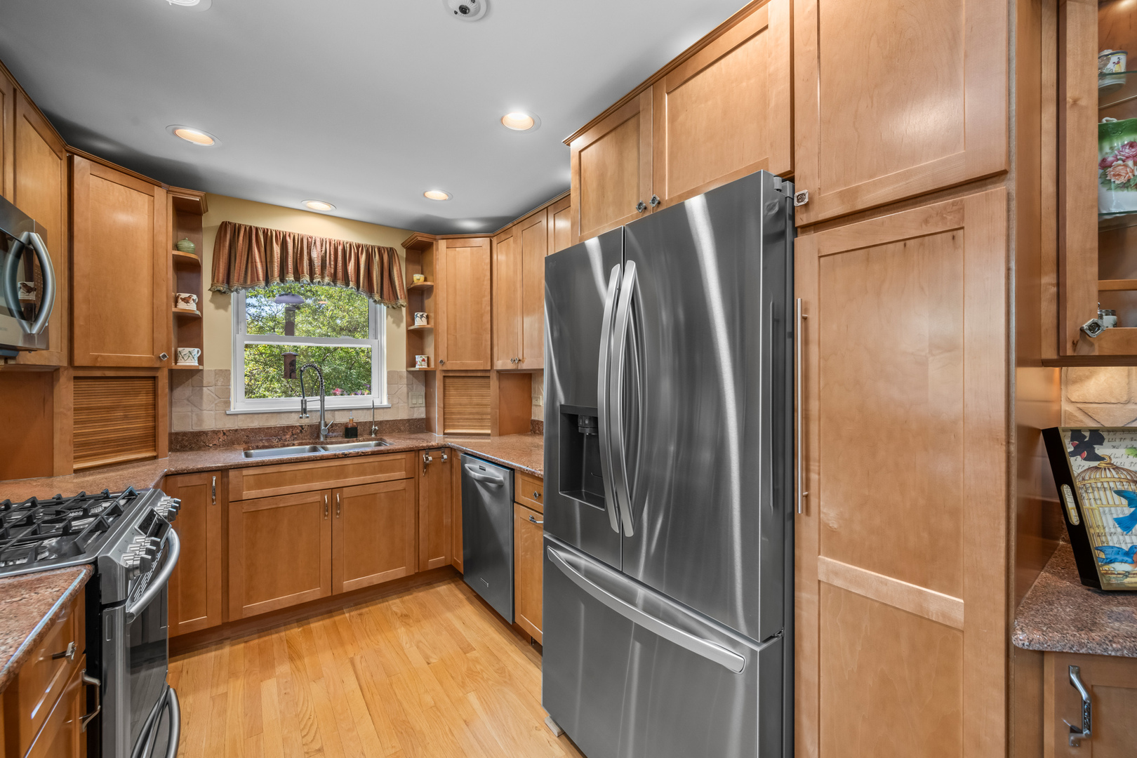 208 Biltmore Drive, North Barrington, IL 60010