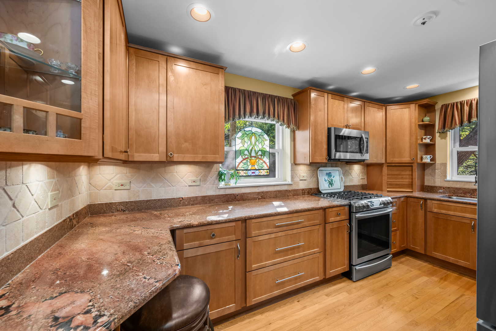 208 Biltmore Drive, North Barrington, IL 60010