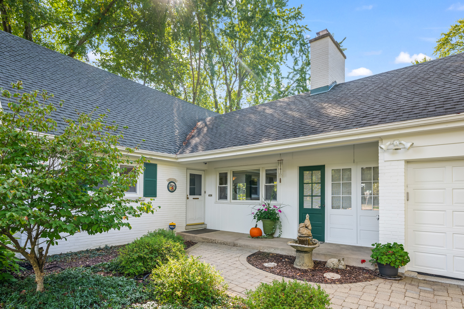 208 Biltmore Drive, North Barrington, IL 60010