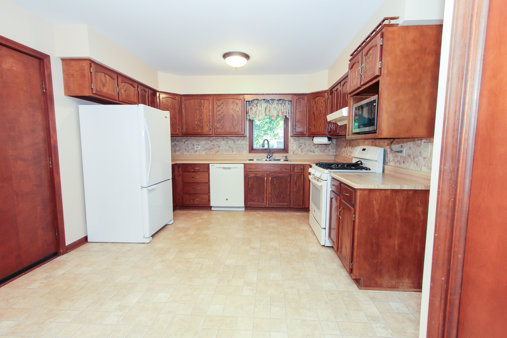 997 Meadow Lane, Elgin, IL 60123
