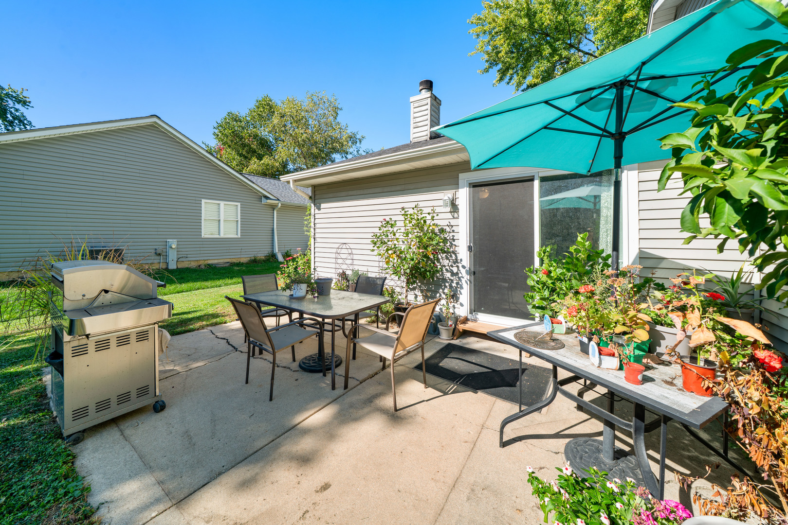 1724 LAKE HOLIDAY Drive, Lake Holiday, IL 60548