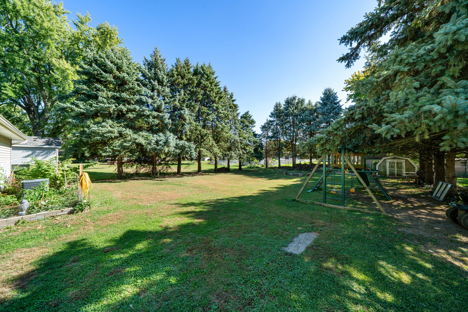 1724 LAKE HOLIDAY Drive, Lake Holiday, IL 60548