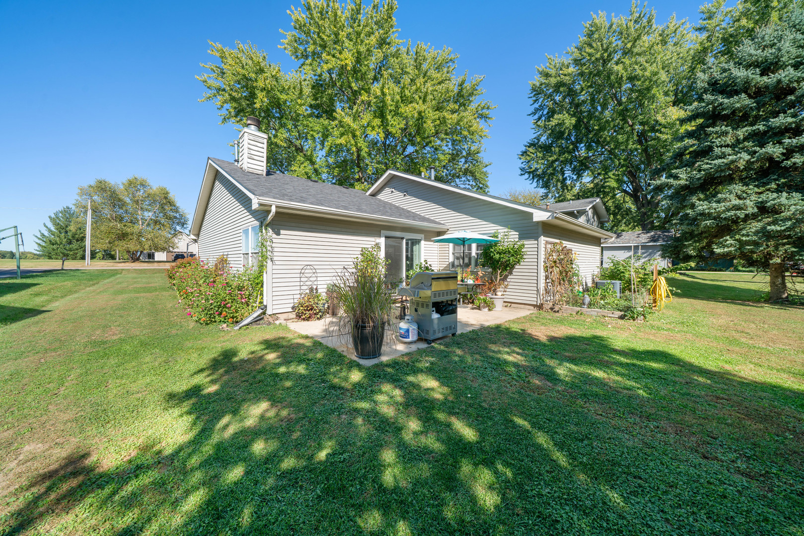 1724 LAKE HOLIDAY Drive, Lake Holiday, IL 60548
