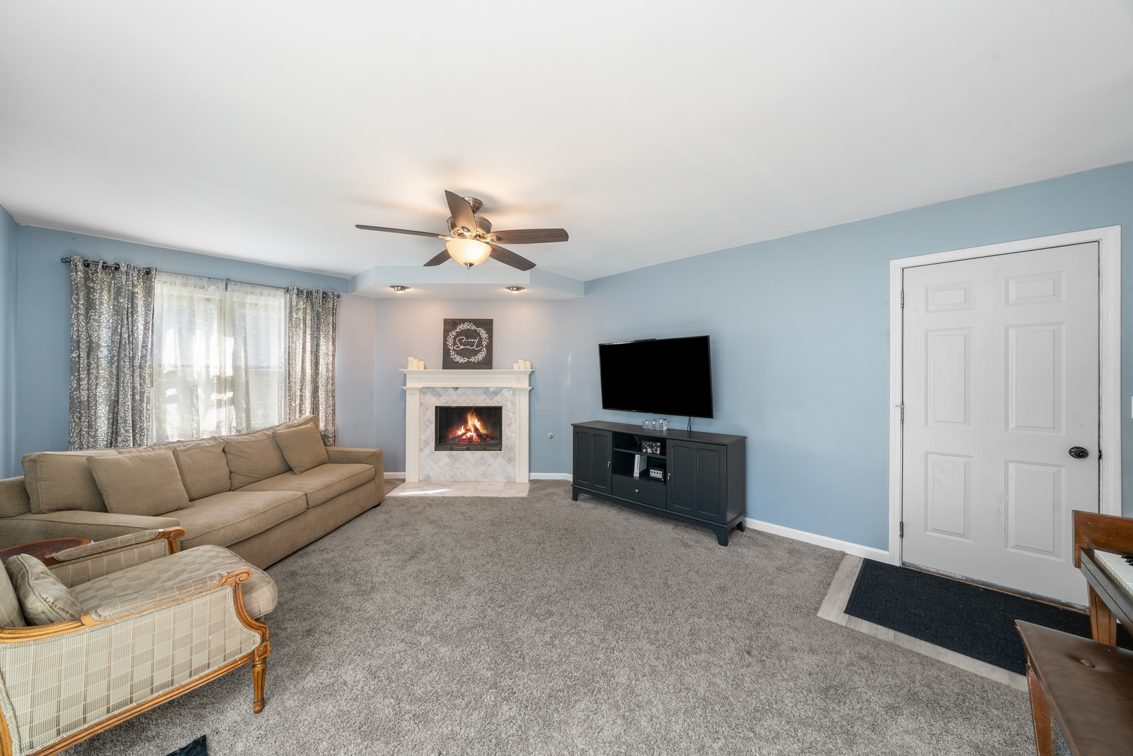 1724 LAKE HOLIDAY Drive, Lake Holiday, IL 60548