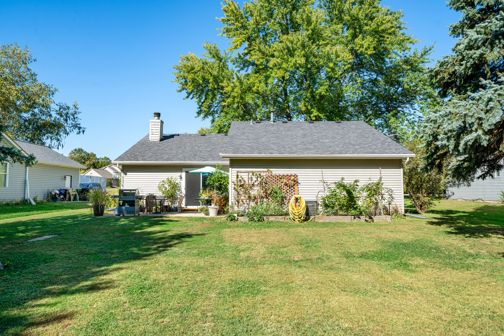 1724 LAKE HOLIDAY Drive, Lake Holiday, IL 60548
