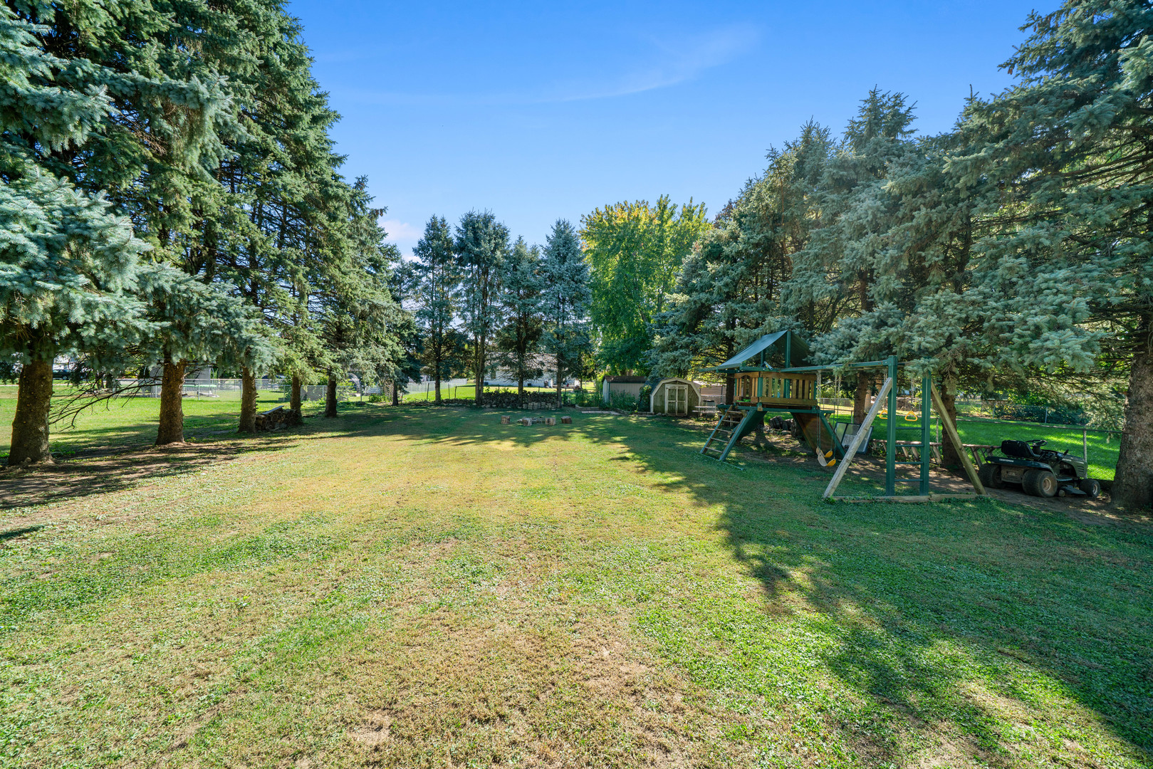 1724 LAKE HOLIDAY Drive, Lake Holiday, IL 60548
