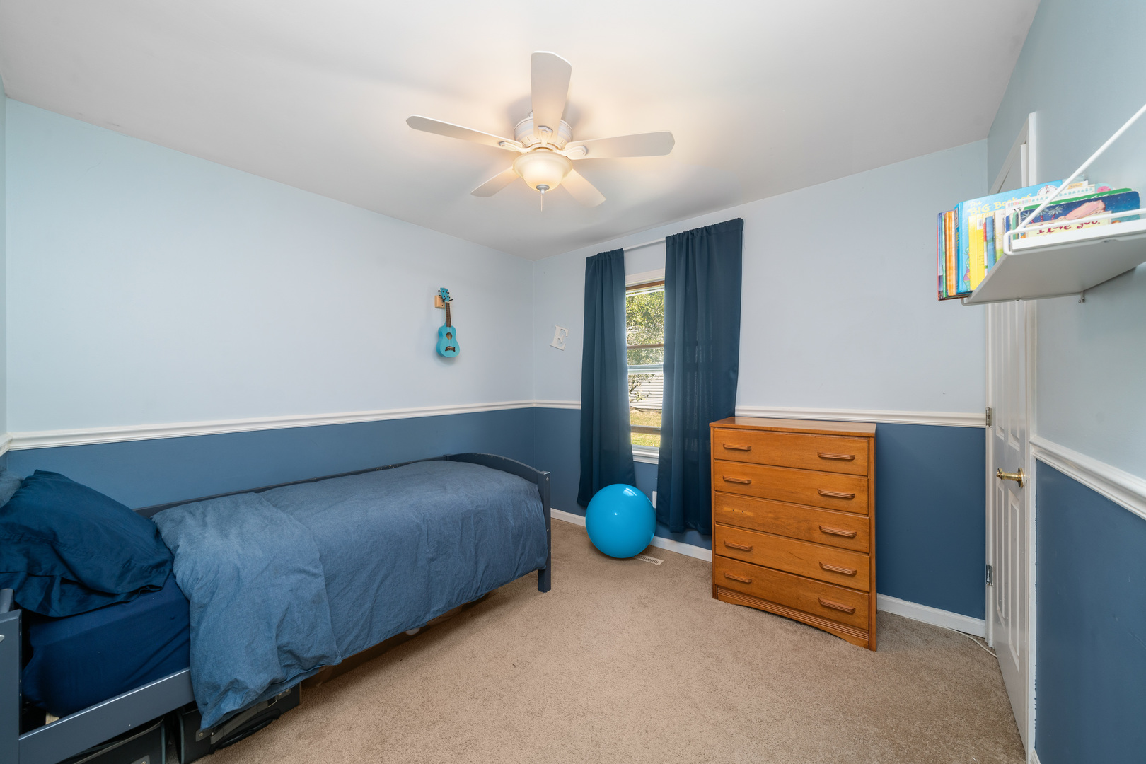 1724 LAKE HOLIDAY Drive, Lake Holiday, IL 60548