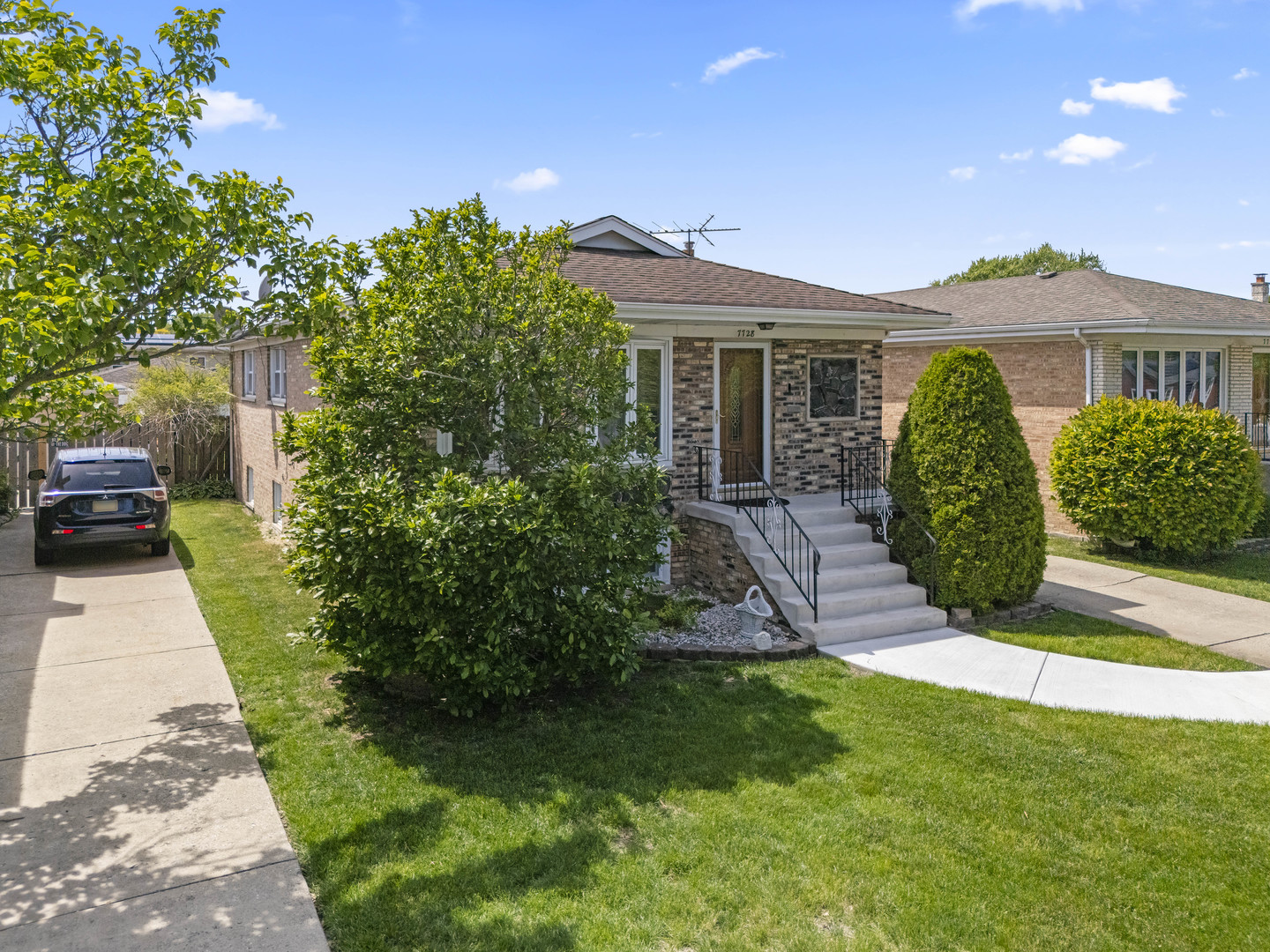 7728 Natchez Avenue, Burbank, IL 60459