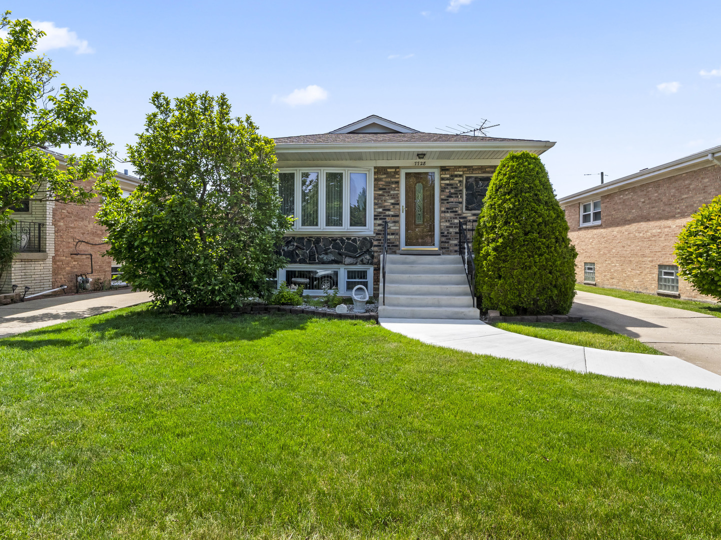 7728 Natchez Avenue, Burbank, IL 60459