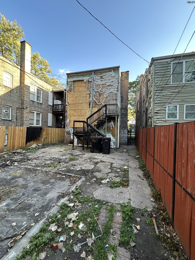 3704 W Ferdinand Street, Chicago, IL 60624