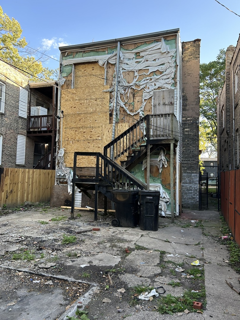 3704 W Ferdinand Street, Chicago, IL 60624