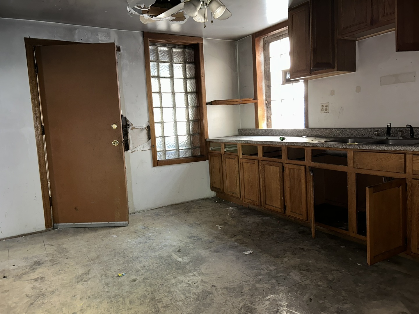 3704 W Ferdinand Street, Chicago, IL 60624