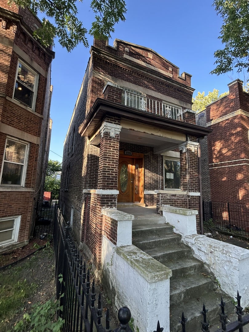 3704 W Ferdinand Street, Chicago, IL 60624