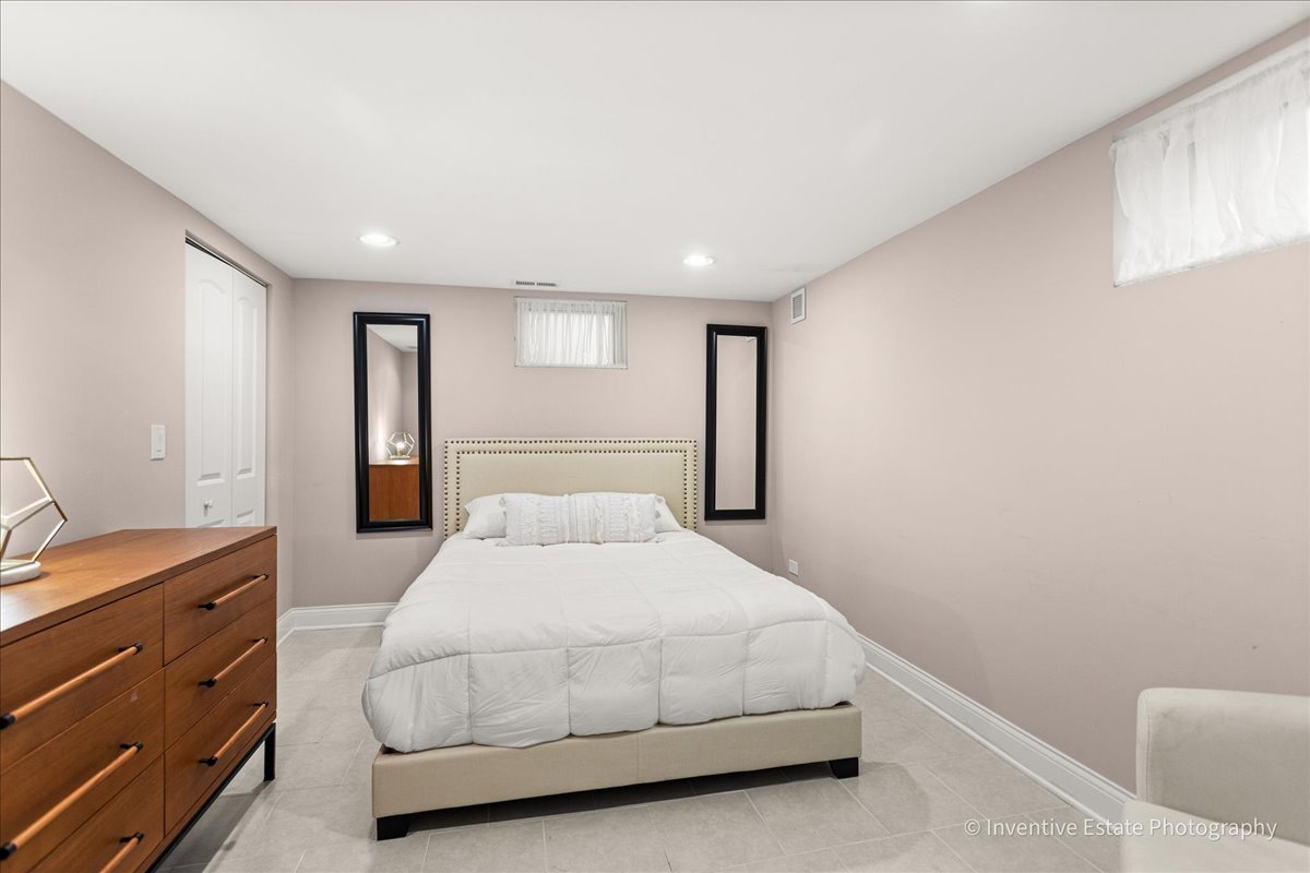 2522 S 6th Avenue, North Riverside, IL 60546