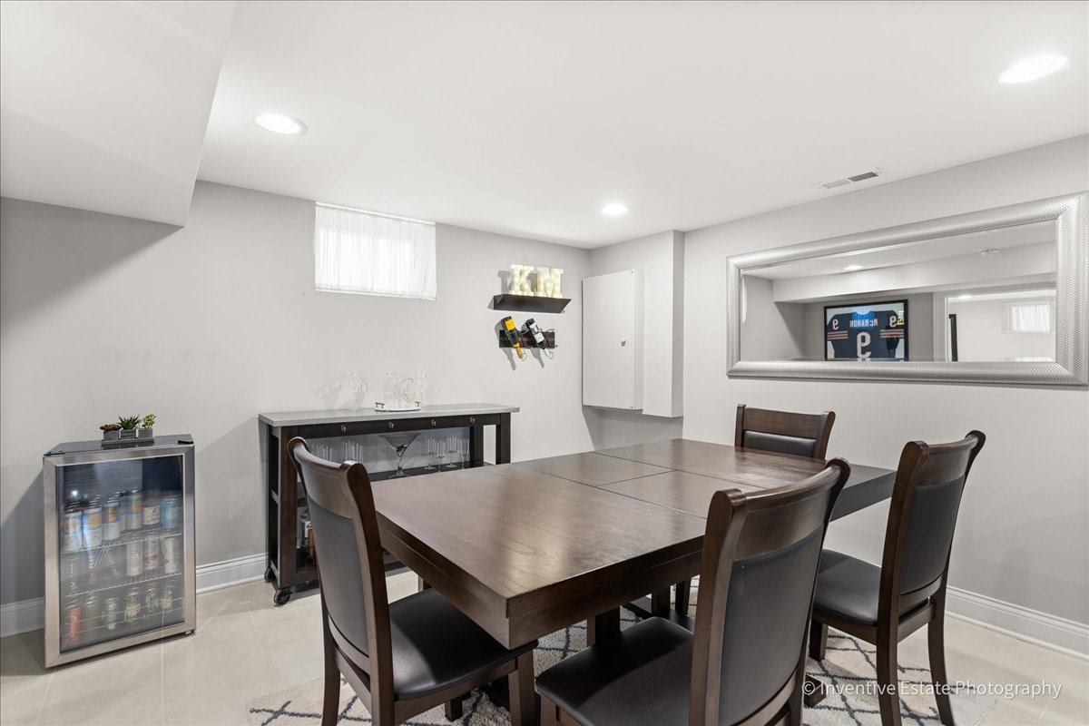 2522 S 6th Avenue, North Riverside, IL 60546