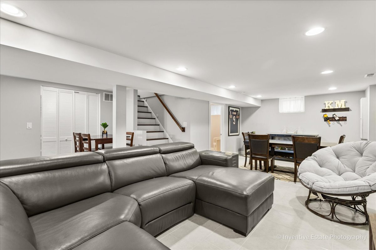 2522 S 6th Avenue, North Riverside, IL 60546