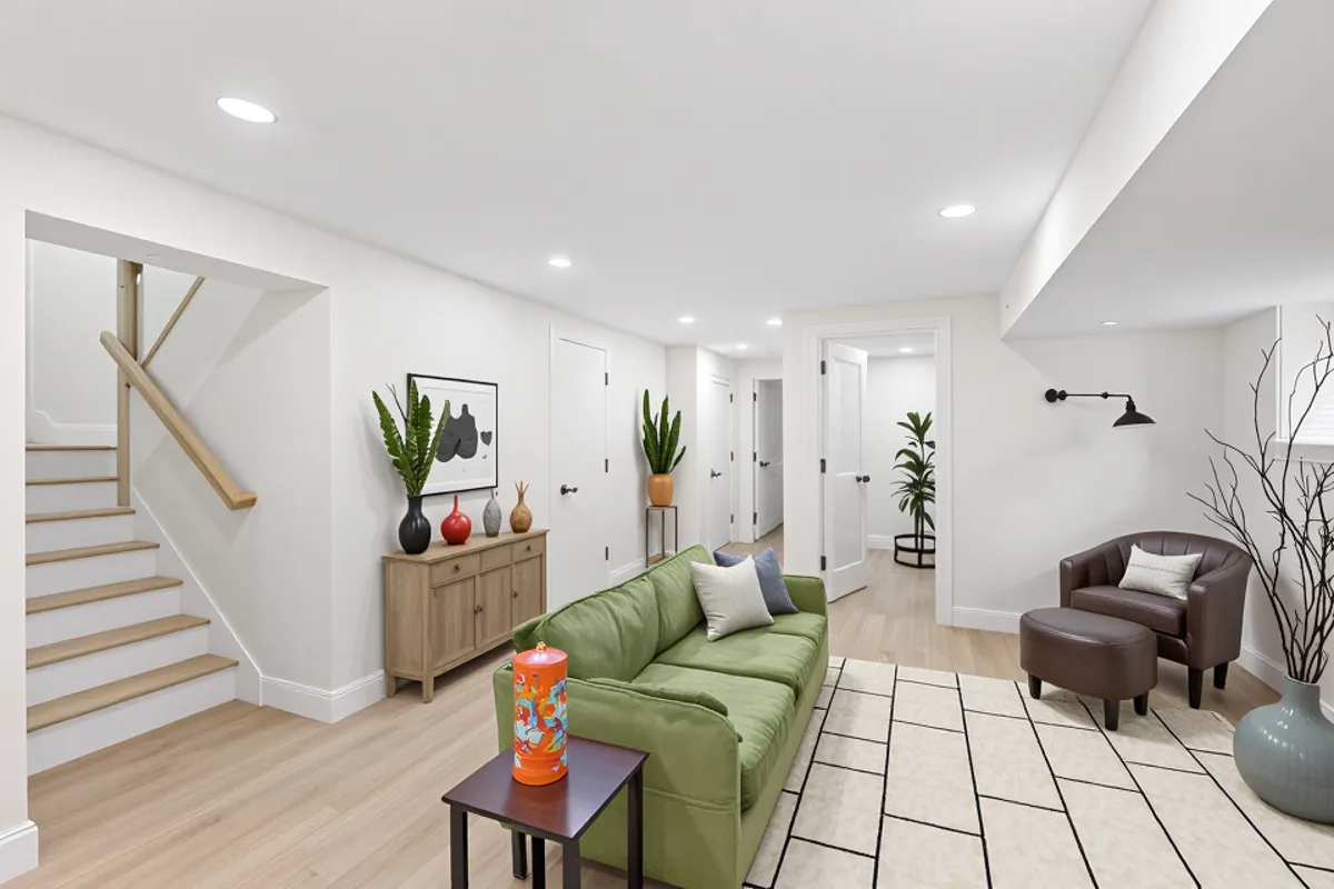7440 S Oglesby Avenue, Chicago, IL 60649