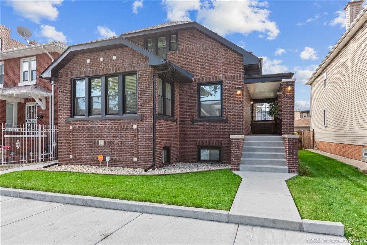 7440 S Oglesby Avenue, Chicago, IL 60649