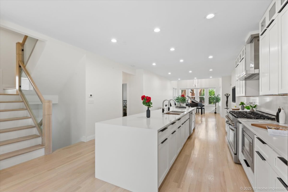 7440 S Oglesby Avenue, Chicago, IL 60649