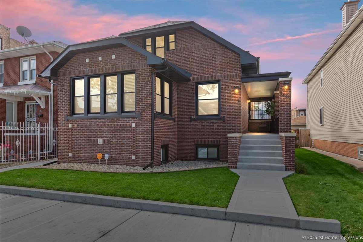 7440 S Oglesby Avenue, Chicago, IL 60649
