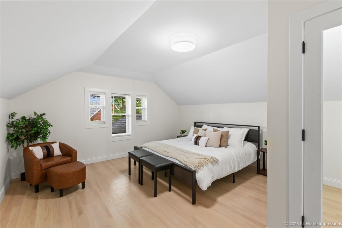 7440 S Oglesby Avenue, Chicago, IL 60649