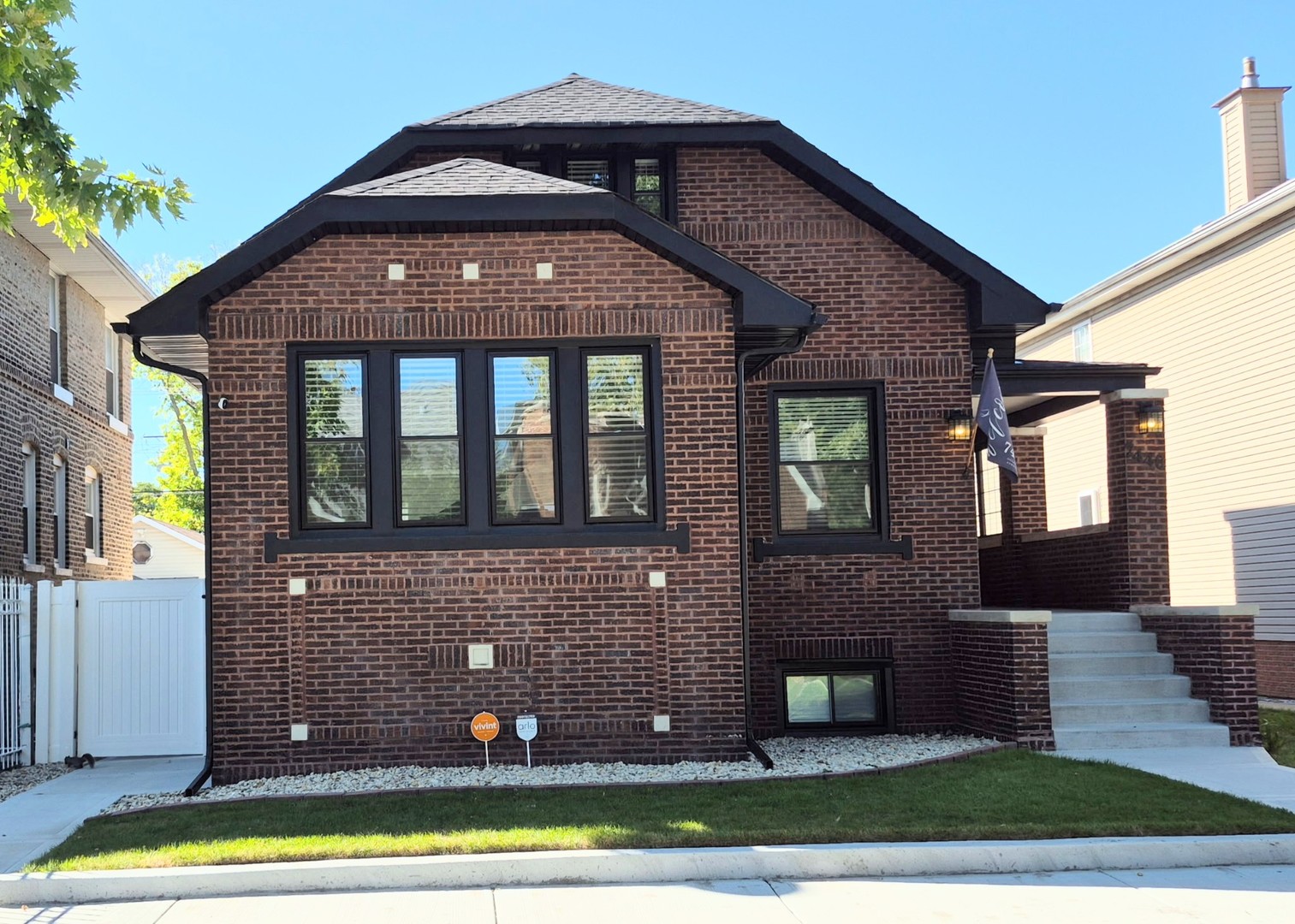 7440 S Oglesby Avenue, Chicago, IL 60649