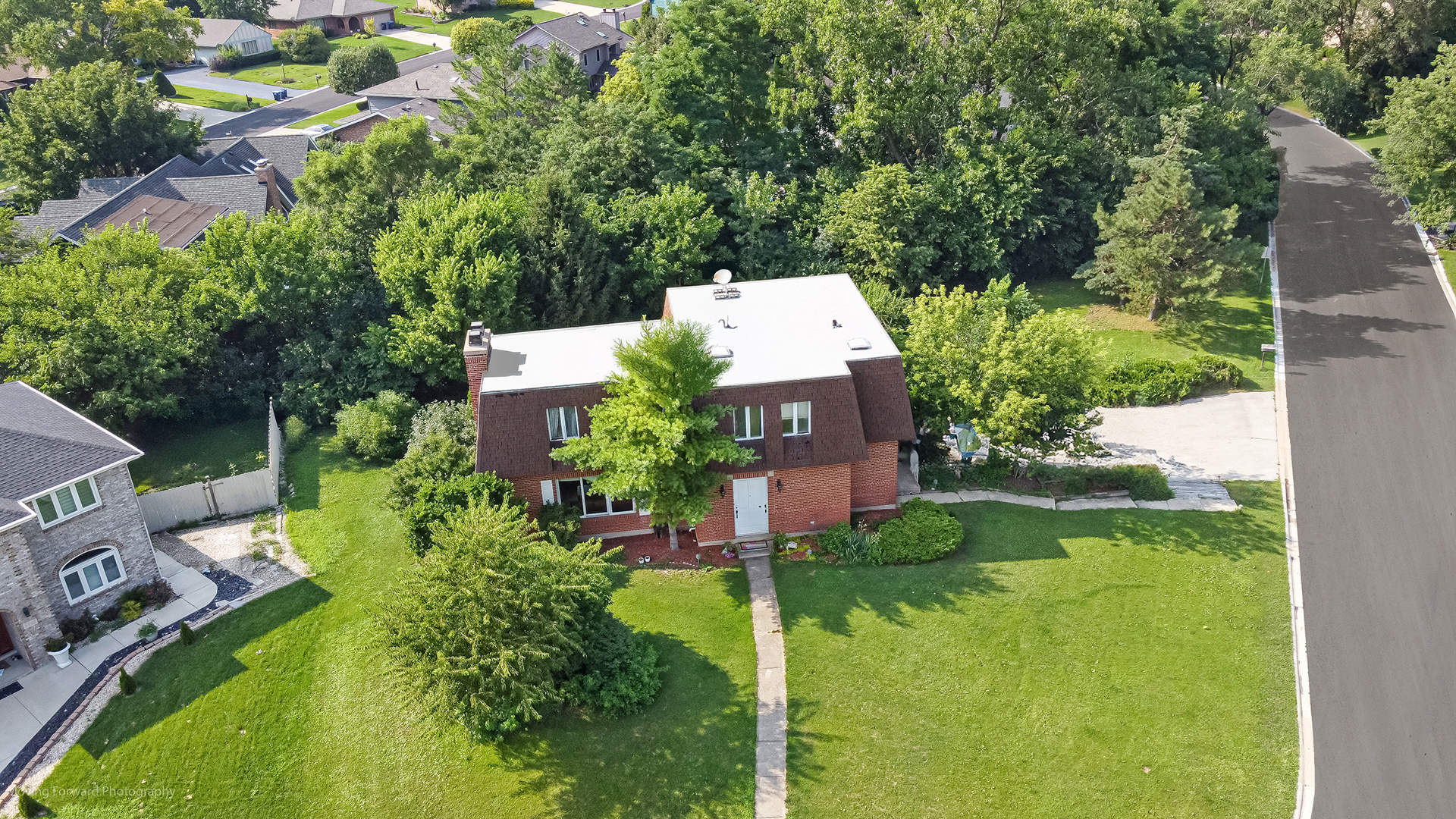 8428 Creekside Lane, Darien, IL 60561