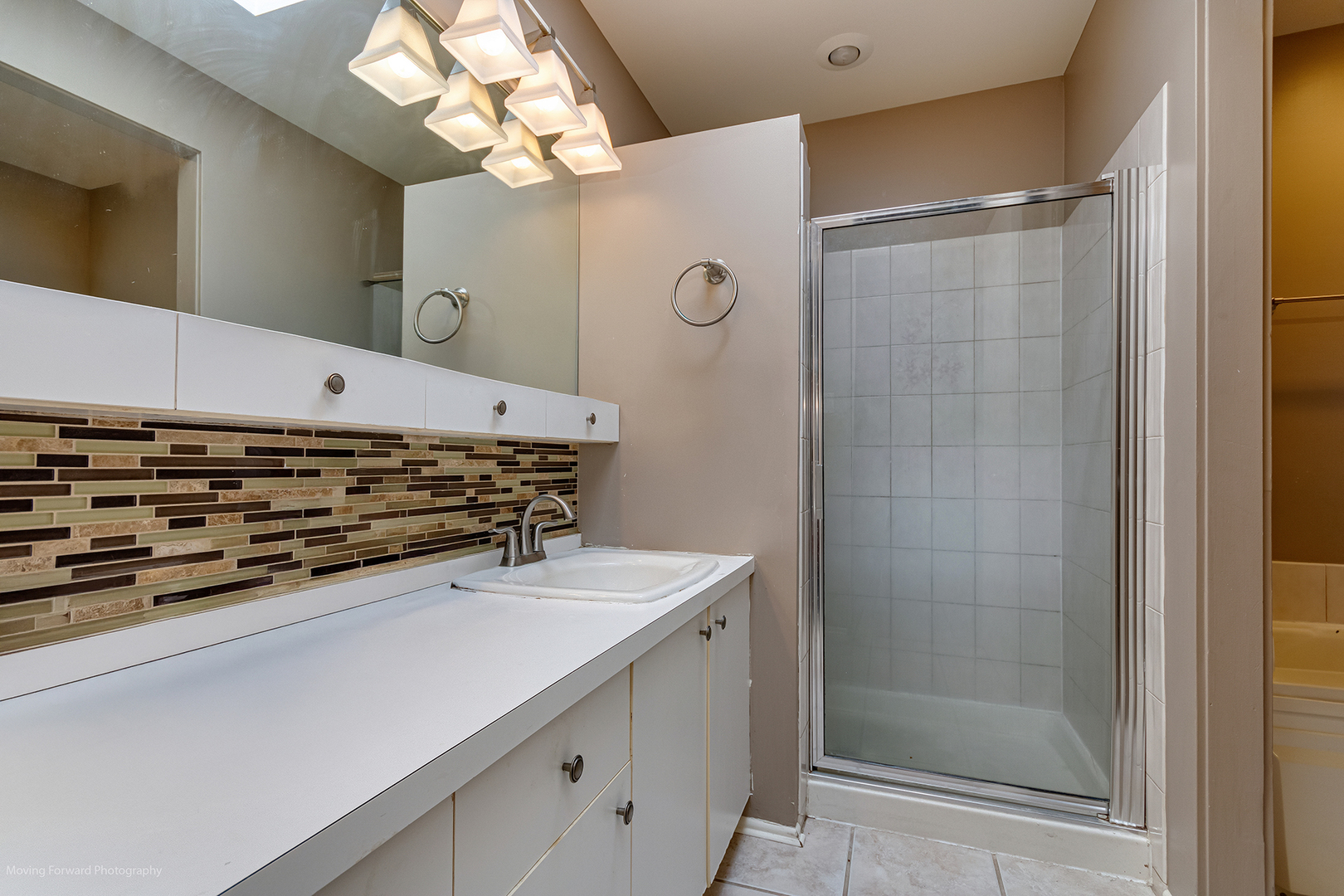 8428 Creekside Lane, Darien, IL 60561