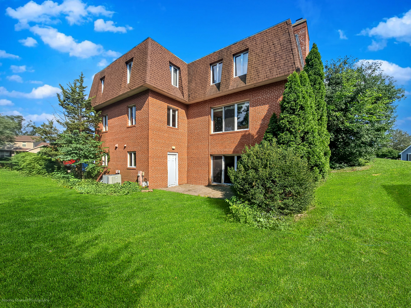 8428 Creekside Lane, Darien, IL 60561
