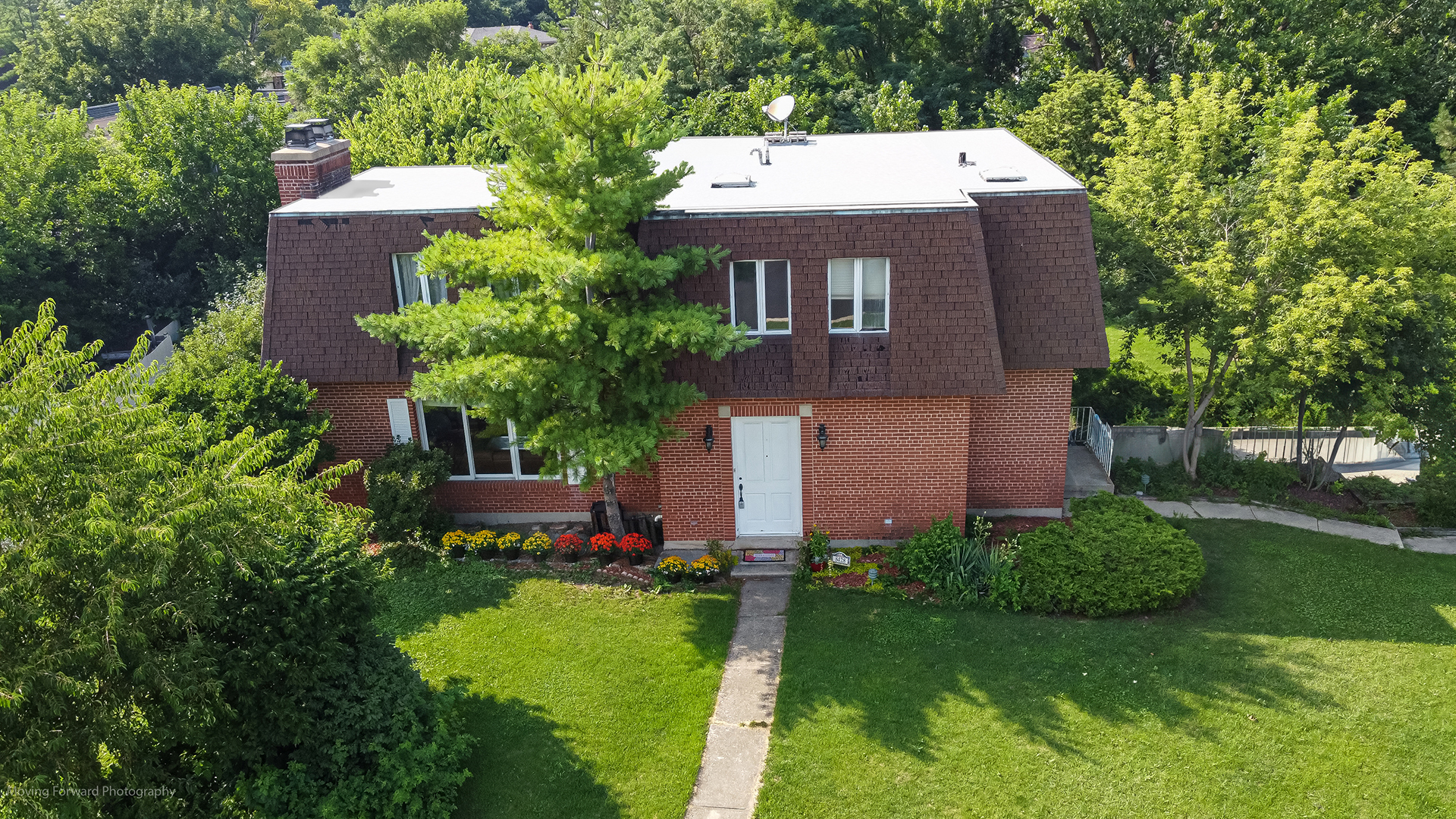 8428 Creekside Lane, Darien, IL 60561