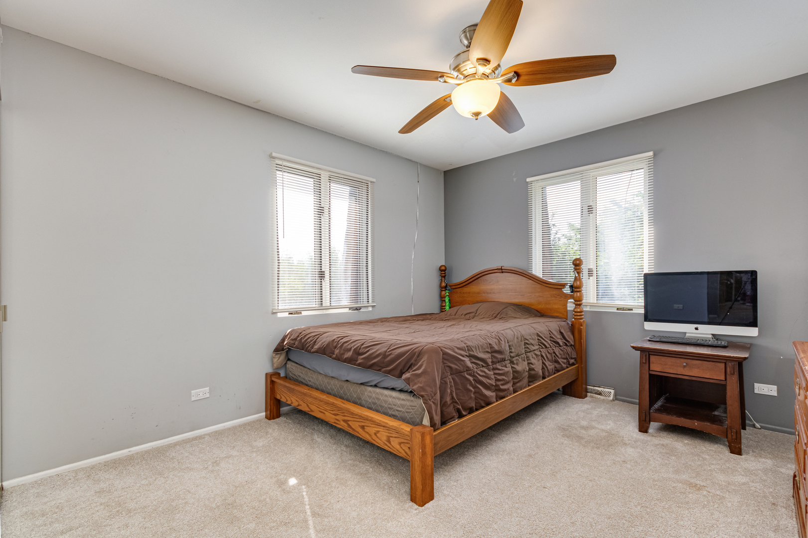 8428 Creekside Lane, Darien, IL 60561