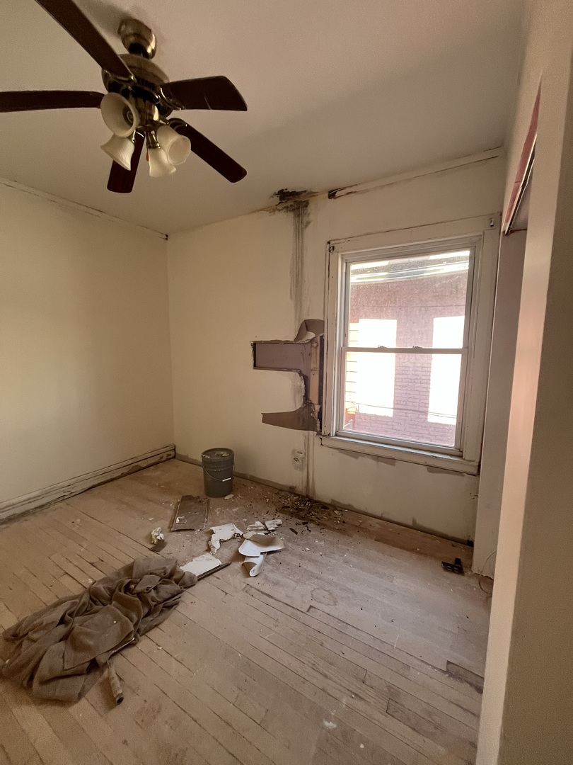 8150 S Oglesby Avenue, Chicago, IL 60617