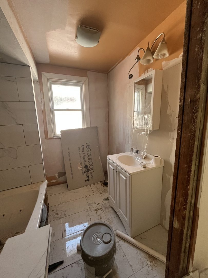 8150 S Oglesby Avenue, Chicago, IL 60617